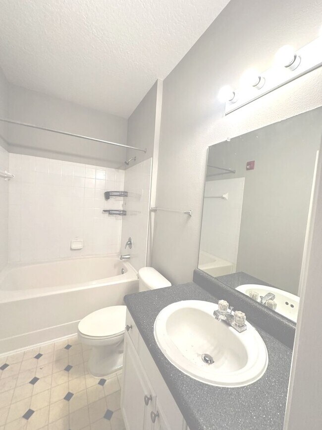 Building Photo - 8848 Villa View Cir