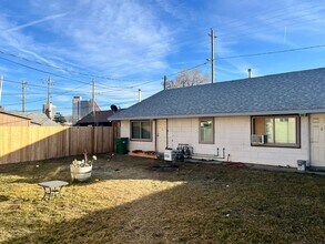 Building Photo - <B>Central Sparks 2 Bedroom Duplex<br><br>