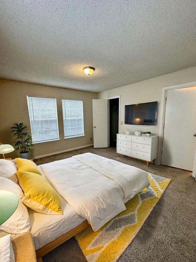 Building Photo - WG #304