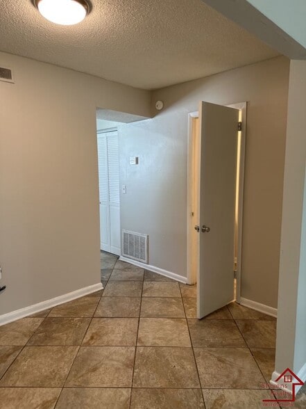 Building Photo - 4142 Willard Dr