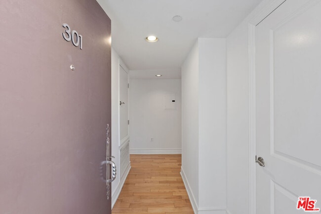 Building Photo - 1246 Armacost Ave