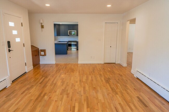 Building Photo - 3Bd/1.5Ba Renton Home