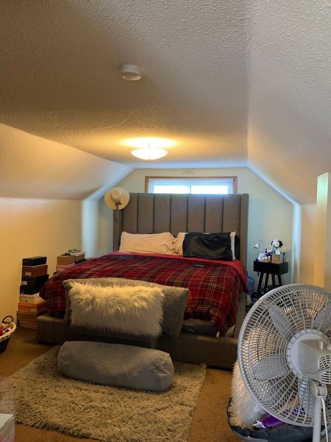 Building Photo - Beautiful 4 Bedroom 1 Bathroom in North Mi...