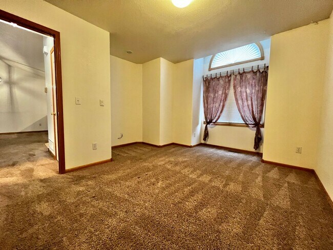 Building Photo - Charming 2-Bedroom Townhome in SW Fort Collins