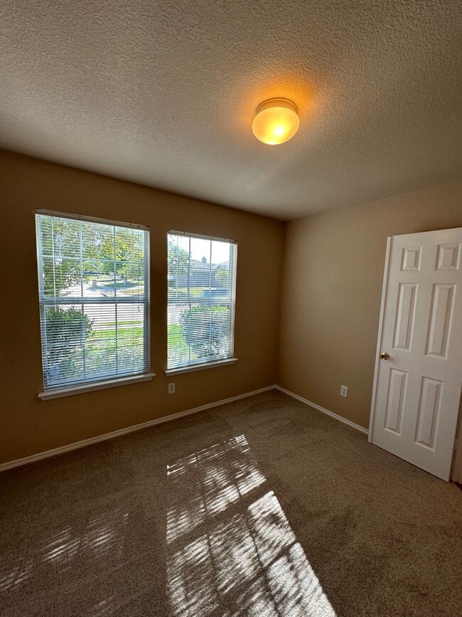 Building Photo - MUST SEE! Available for move in NOW- Lovel...