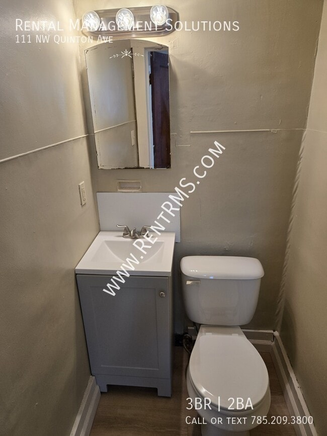 Building Photo - 111 NW Quinton Ave