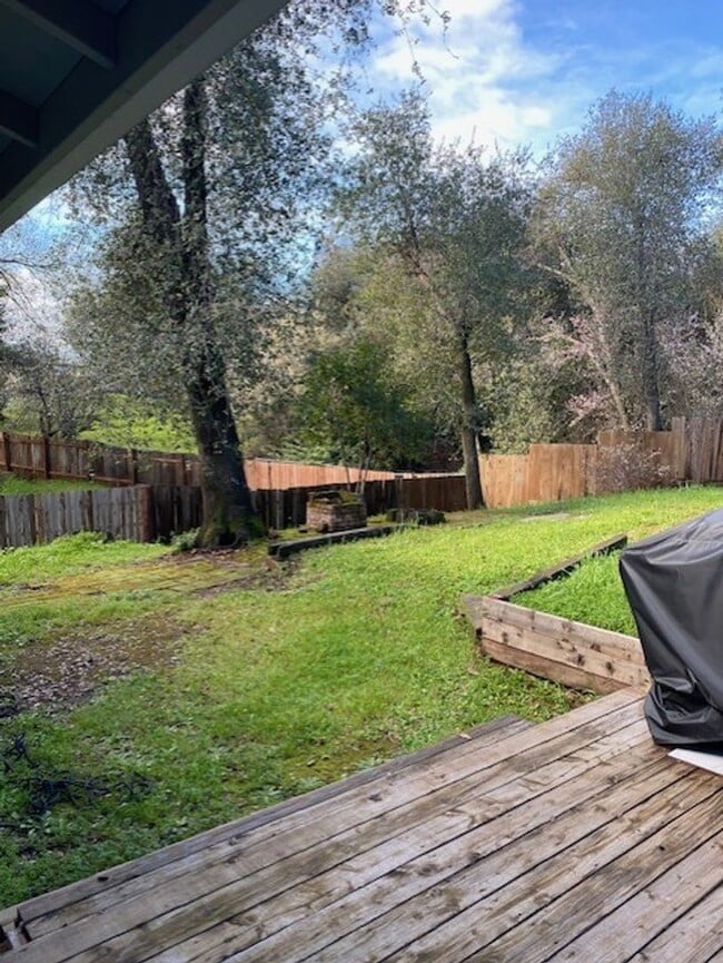 Building Photo - Nice Home in East Redding!