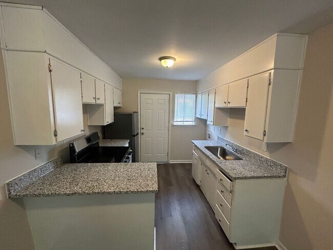 Building Photo - 7736 Rugby Ave