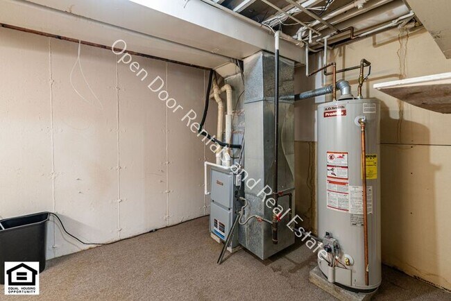 Building Photo - 15030 Tally Ho Dr