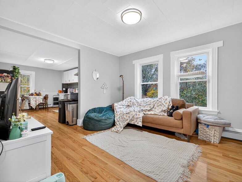 Building Photo - 114 Woodstock St