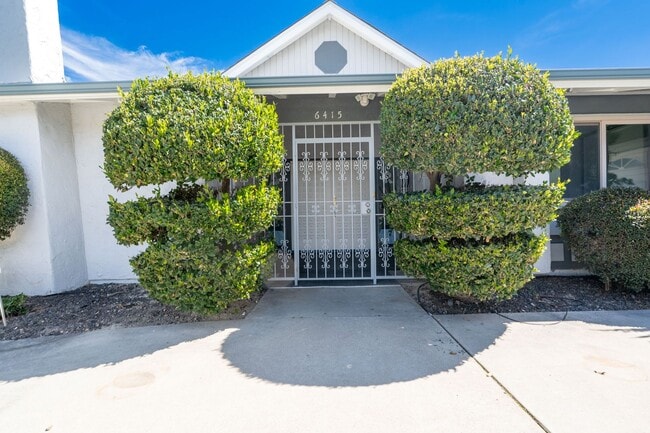 Building Photo - 6415 Lochmoor Dr