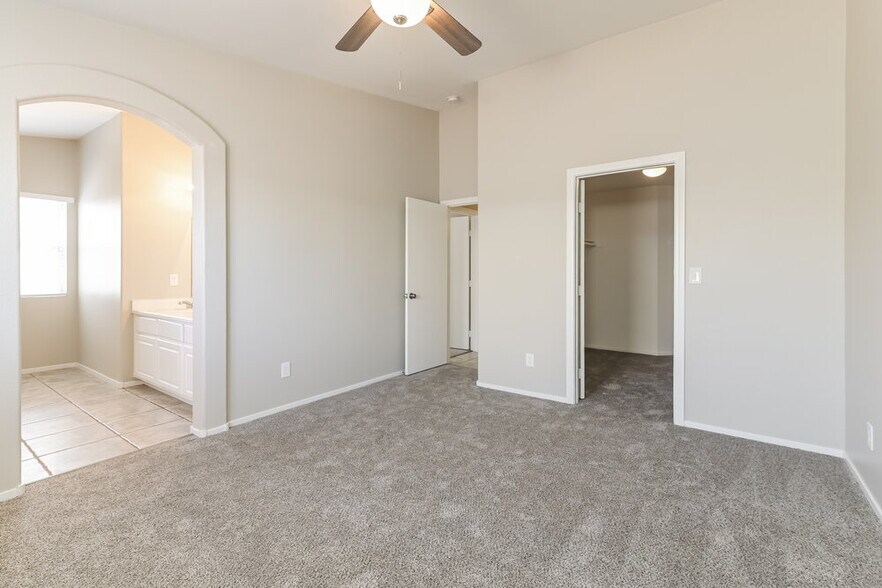 Building Photo - 1030 Blue Lantern Dr