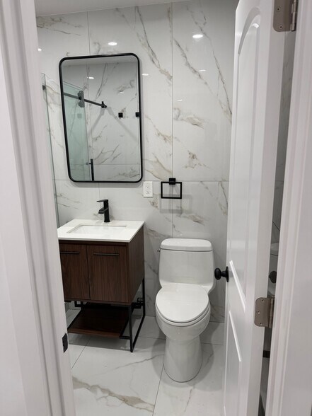 Building Photo - 4202 Oneida Ave