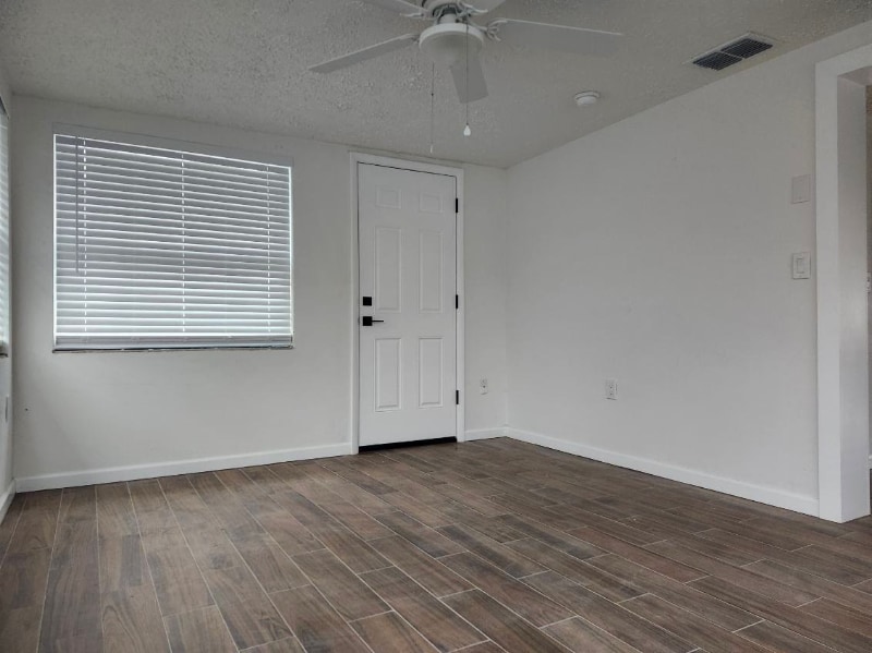 Building Photo - 17 S Columbus St