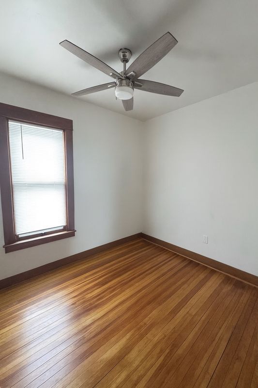 Building Photo - 5 Charles St