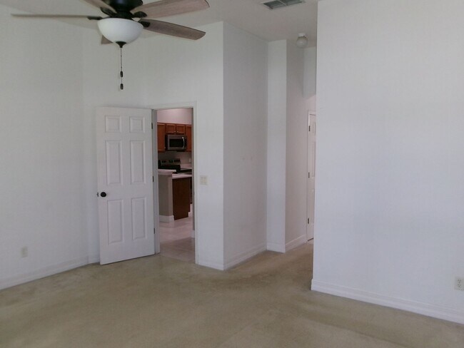Building Photo - 12415 Lake Valley Dr