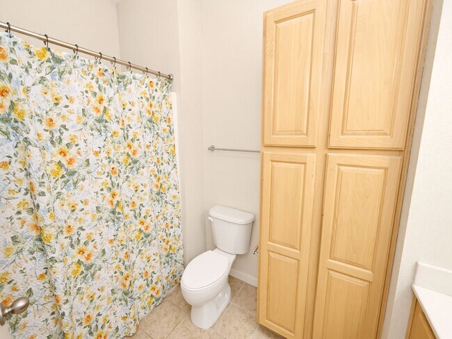 Building Photo - 2 bedroom Townhouse at Lake Beau Pre
