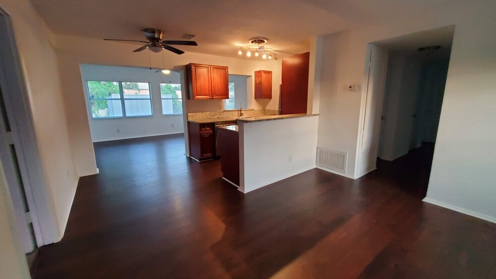Main Kitchen - 1721 Moselle Avenue