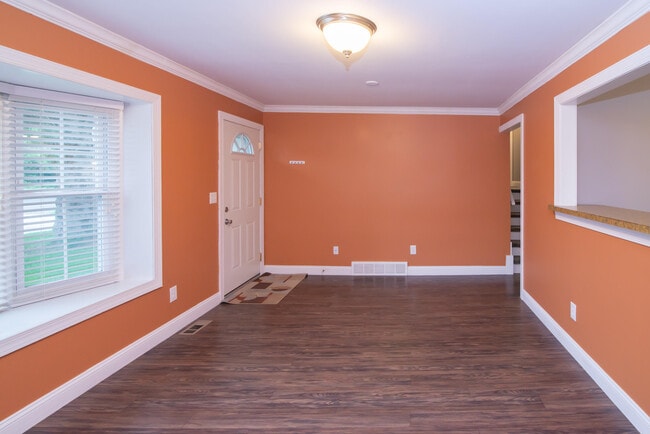 Building Photo - 40611 W 10 Mile Rd