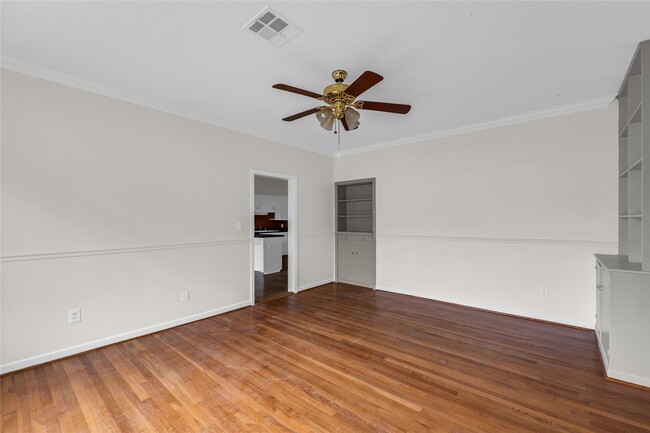 Building Photo - 2527 Avenue G
