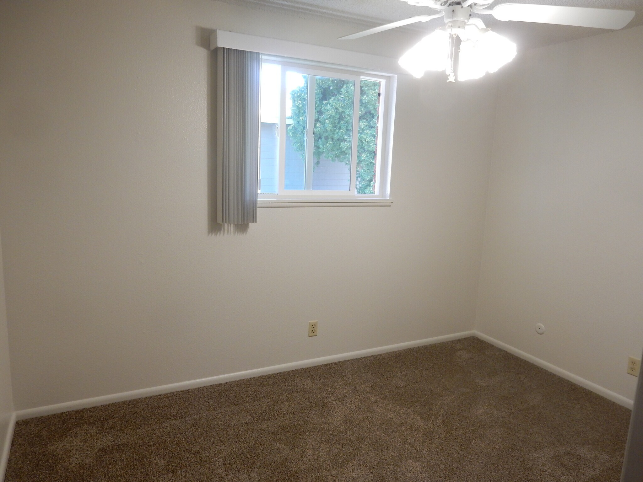 Building Photo - 1518 Sunrise Manor Way