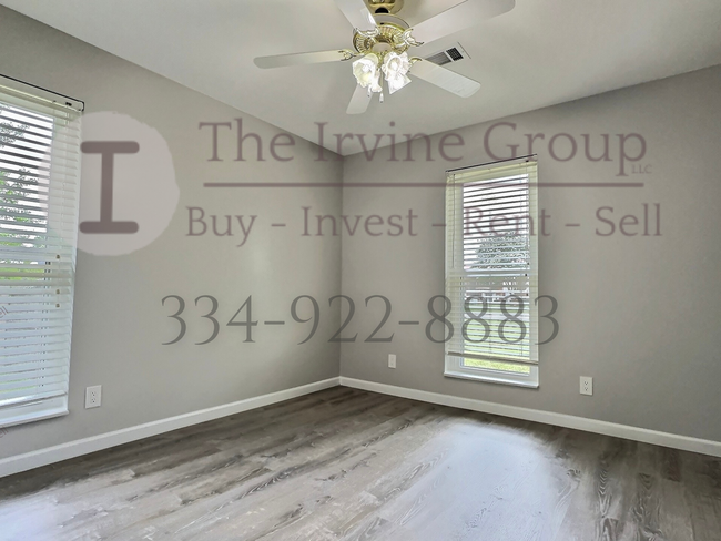 Building Photo - 3 bed 2 bath with 2 car garage