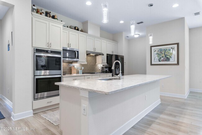 Building Photo - 136 Village Grande Dr