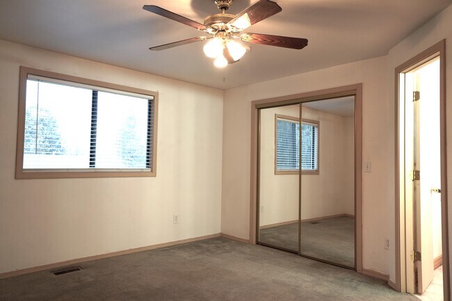 Building Photo - 11965 W Gunsmoke Dr