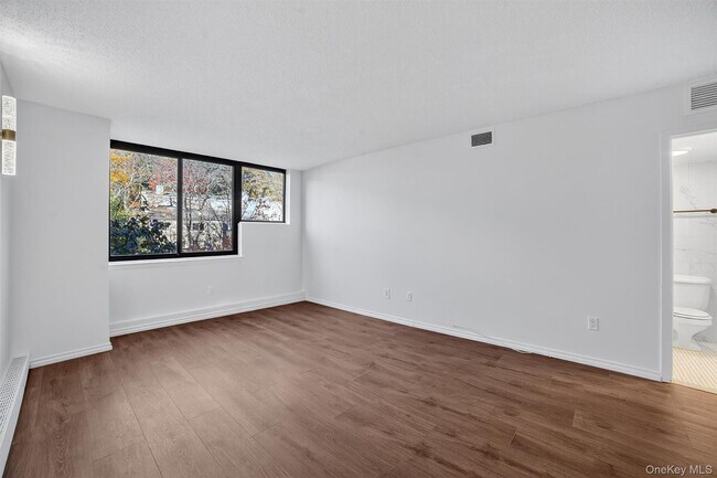 Building Photo - 25 Rockledge Ave