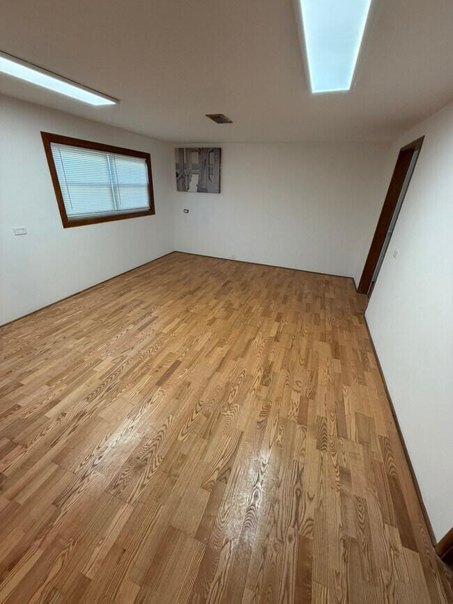 Building Photo - 8901 Octavia Ave