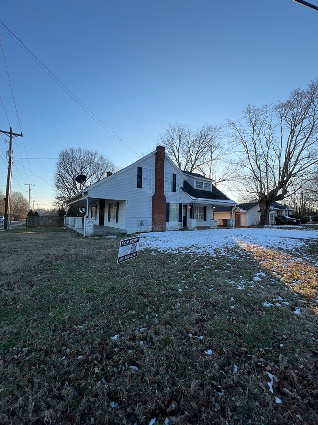 Building Photo - 142 N Russell St