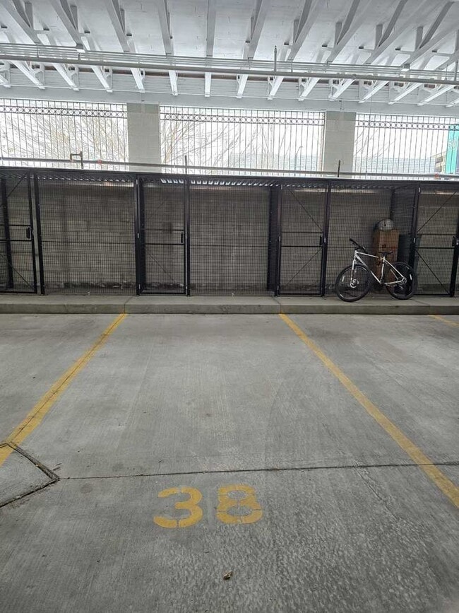 Building Photo - 727 S Ashland Ave