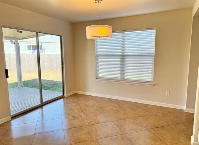 Building Photo - 110 Comal Cove