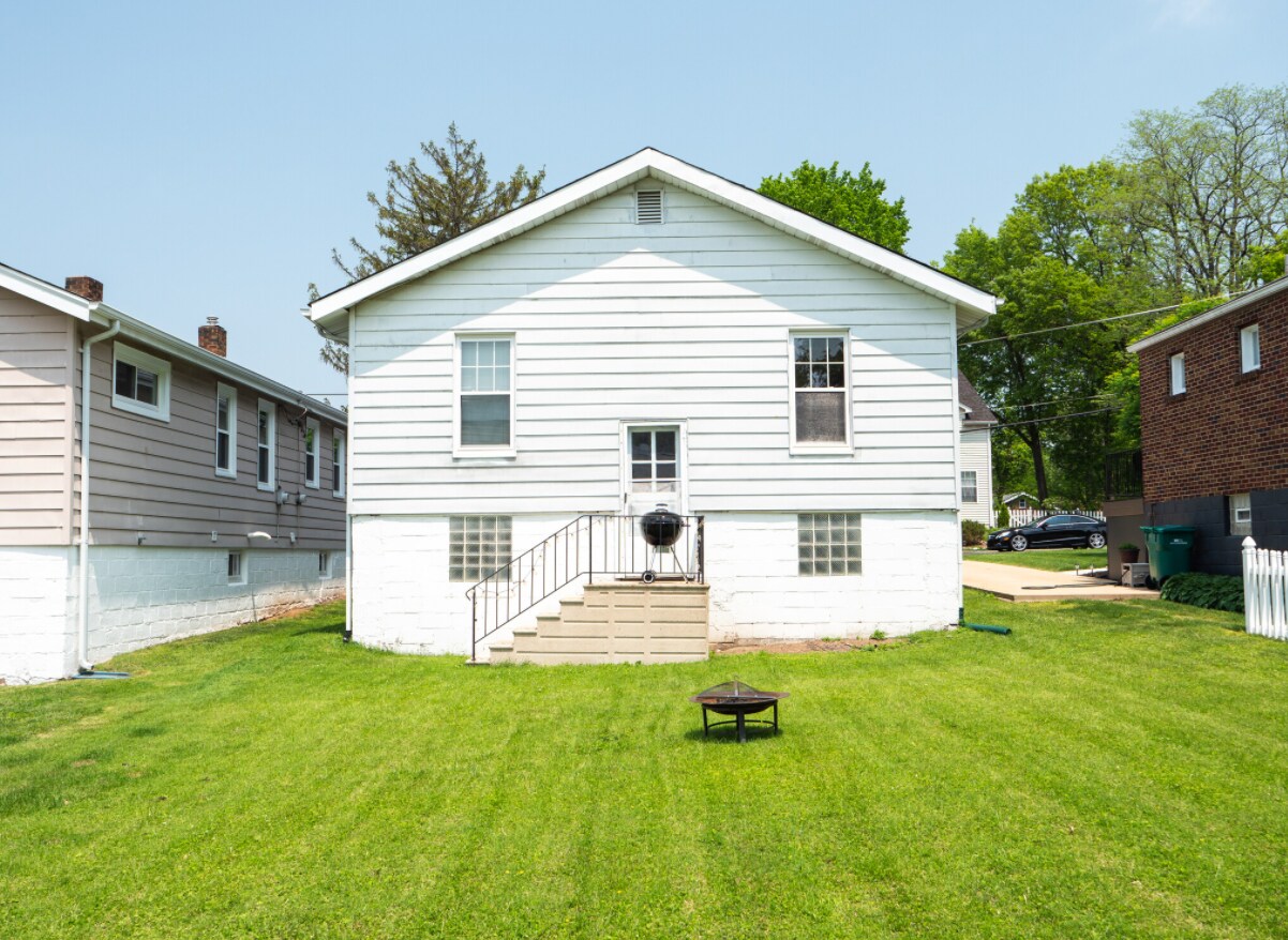 Building Photo - 7818 Weil Ave