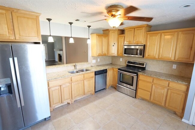 Building Photo - 16423 Quailynn Dr