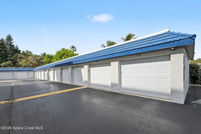 Building Photo - 2160 N Hwy A1A