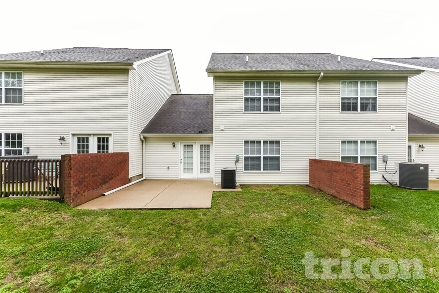 Building Photo - 102 Villa Cir