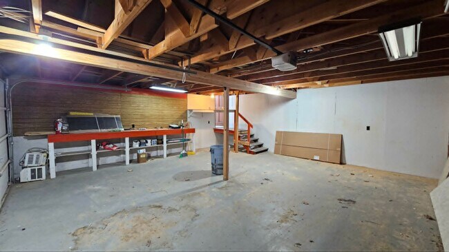 Building Photo - 410 3rd Ave E