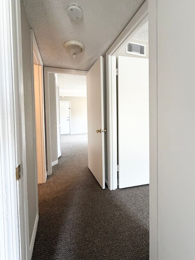 Building Photo - 2B/1B Condo 12 min from Orlando downtown