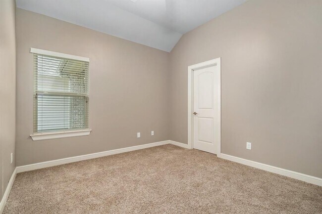 Building Photo - 2934 Whitman Dr