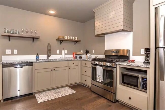 Building Photo - 301 NW F St