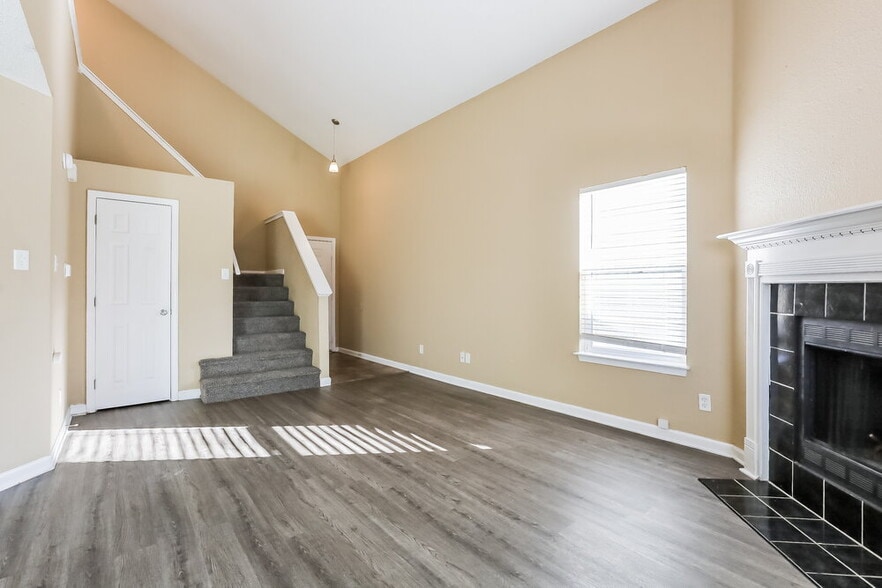 Building Photo - 5959 Redcliff S Ln