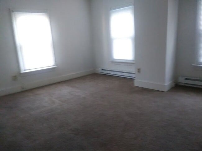 Building Photo - 131 Dorman St