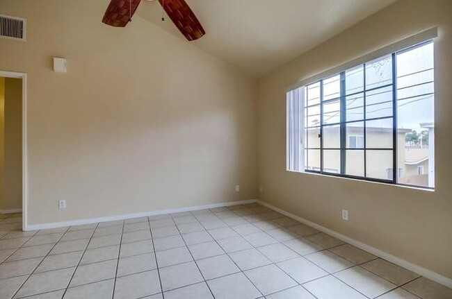 Building Photo - 213 Elm Ave