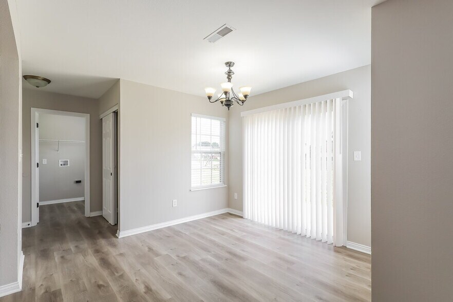 Building Photo - 1349 Locke Bend