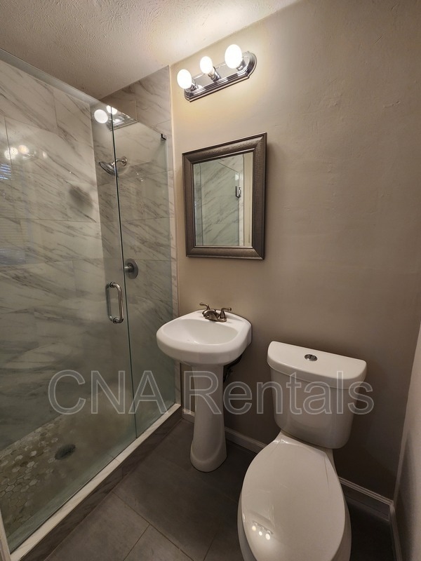 Building Photo - 3146 Vandiver Dr