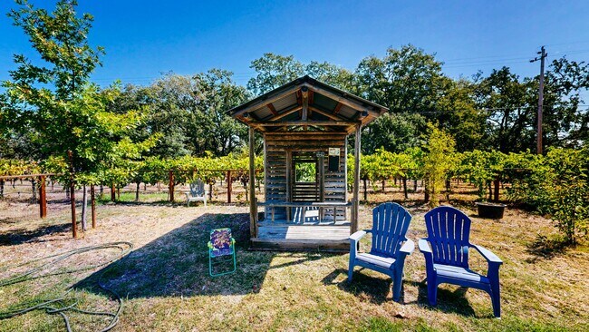 Building Photo - Country Charm Meets Vineyard Views! Two Bedroom Two bath with room to relax!