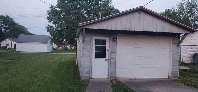 Garage - 1022 S Hancock St