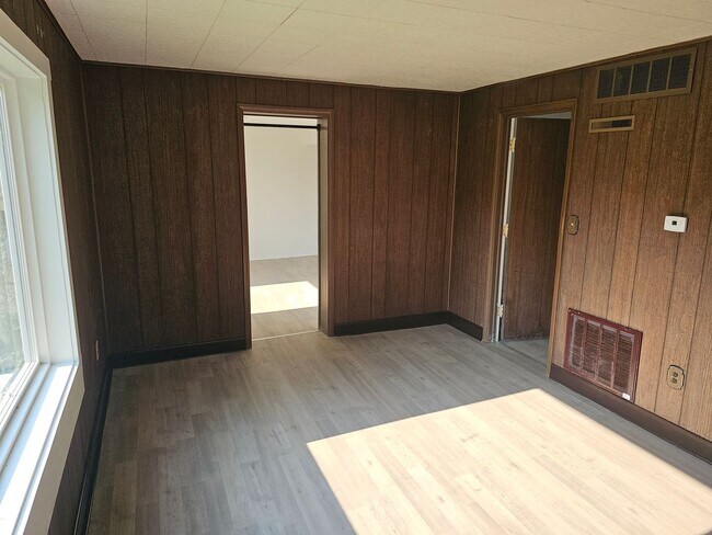Building Photo - 1000 Timpe Rd