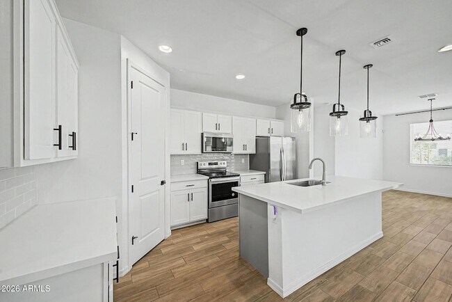 Building Photo - 35948 W Santa Monica Ave